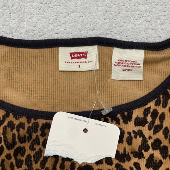 Levi’s Leopard Print Baby Tee - Picture 4 of 6